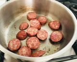 ソーセージとパプリカの白ワイン蒸し作り方2写真