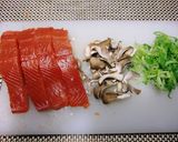 鮭のムニエル（きのこ＆ごまドレ風味）作り方1写真