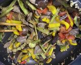 鳥ハツとカラフル野菜のアンチョビ炒め作り方3写真