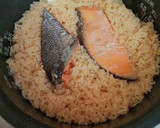 炊飯器にお任せ★鮭の炊き込みご飯作り方3写真