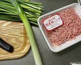 豚ひき肉そぼろ、ニラ入り餃子味。作り方1写真
