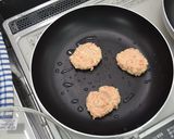 【乳和食】鮭とチーズの大葉巻ハンバーグ作り方5写真