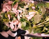 ワインに合う♪豚肉とパクチーの炒めもの作り方9写真