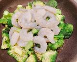ぷりぷりエビとブロッコリー炒め作り方2写真