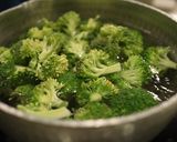 冷麦でひき肉とブロッコリーオリーブオイル作り方2写真