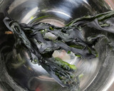 新わかめ（自家乾燥）、もやし、竹輪の炒め作り方1写真