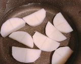 ニンニク旨い！まぐろのカマと大根の甘辛煮作り方1写真