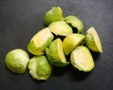 レンジで簡単！唐揚げと芽キャベツの甘酢餡作り方1写真