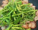 春菊と豚バラ肉のオイスターソース炒め作り方10写真