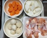 鳥手羽元に大根と人参と冷凍里芋の味噌煮作り方1写真