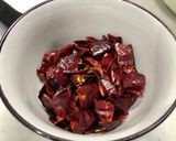 鶏肉の角切りとトウガラシの炒め物作り方3写真