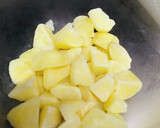 ひき肉とじゃがいもの和風粒マスタード炒め作り方1写真