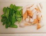 お弁当に☆ちくわと絹さやのカレーマヨ炒め作り方1写真