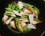 お弁当に☆ちくわと絹さやのカレーマヨ炒め作り方3写真