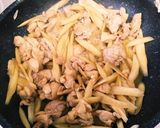 鶏とごぼうのおかか甘辛炒め(*^^*)作り方5写真