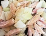 だいこんと鳥手羽の煮物作り方1写真