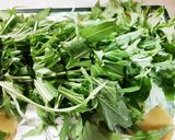 水菜溢れる梅とワカメのパスタ作り方3写真