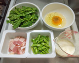 菜の花とベーコンに卵のからしマヨ炒め作り方1写真
