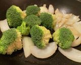 豚こまとブロッコリーのバター醤油炒め作り方1写真