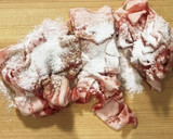 豚バラとしめじの甘酢ゴマ炒め作り方1写真