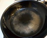 冷凍米粉餃子を鉄のフライパンで焼く作り方3写真