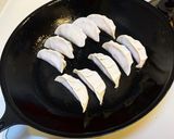冷凍米粉餃子を鉄のフライパンで焼く作り方4写真