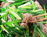 牛小間＆ニラ 焼き肉のたれ炒め☺作り方3写真