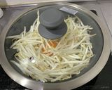 節約簡単ズボラ飯　もやしon目玉焼き作り方3写真