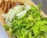 切って煮るだけ、セロリの葉のカレースープ作り方2写真