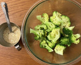 鶏むね肉とブロッコリーの焦がしマヨ醤油作り方1写真
