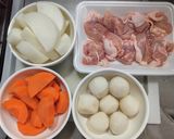 鳥もも肉に大根と人参と冷凍里芋の煮物作り方1写真