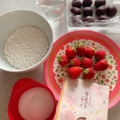 ほんのり桜風味のミニいちご大福 by JuJuKueche 【クックパッド
