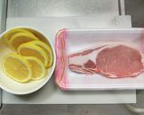 ポークソテーのレモンと白ワイン仕立て作り方1写真