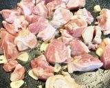 鶏肉とじゃがいもの味噌にんにくバター作り方1写真