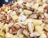 鶏肉とじゃがいもの味噌にんにくバター作り方3写真