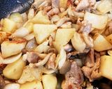鶏肉とじゃがいもの味噌にんにくバター作り方4写真