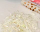 片手で玉ねぎとにんにくのお好み焼き彡作り方1写真