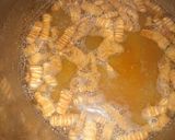 もつ鍋で出た脂で揚げる、自家製油かす作り方6写真