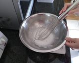 超簡単！シュワシュワいちごメレンゲ作り方1写真