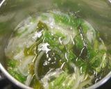 春のお味噌汁！新玉葱と菜の花作り方3写真