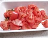 トマトとチーズのカレー醬油和え作り方2写真