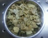 豚ホルモンの肉吸い風☆ヒガシマルスープで作り方1写真