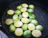 芽キャベツとベーコンのにんにく炒め作り方3写真
