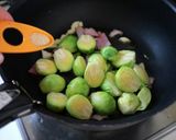 芽キャベツとベーコンのにんにく炒め作り方5写真
