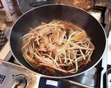 つゆだくで絶品！ニラ肉炒め作り方3写真