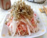 熱々ごま油で♪大根とトマトのじゃこサラダ作り方4写真