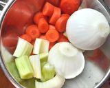 新玉葱、春キャベツ、鶏手羽のトマトスープ作り方3写真