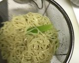 白髪ネギと焼豚とハンバーグ入醤油ラーメン作り方3写真