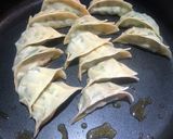 焼き加減が絶妙、たっぷりニラの手作り餃子作り方4写真