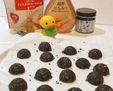 材料3つ　オートミールの黒ゴマクッキー作り方3写真